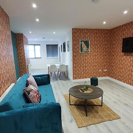 Rest & Recharge At The Station Apartments Manchester Buitenkant foto