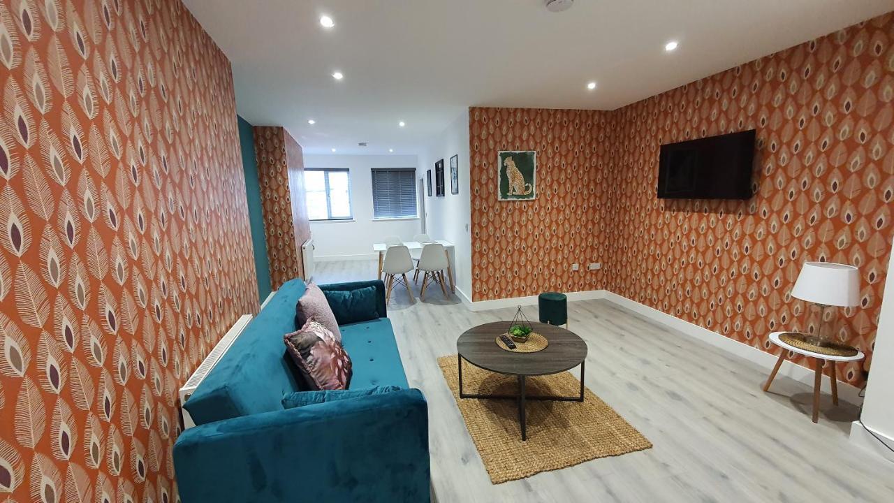 Rest & Recharge At The Station Apartments Manchester Buitenkant foto