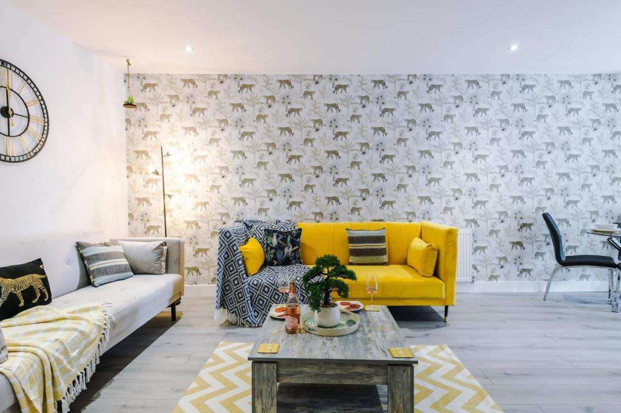 Rest & Recharge At The Station Apartments Manchester Buitenkant foto